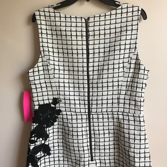 Betsey Johnson - Picture 3 of 5